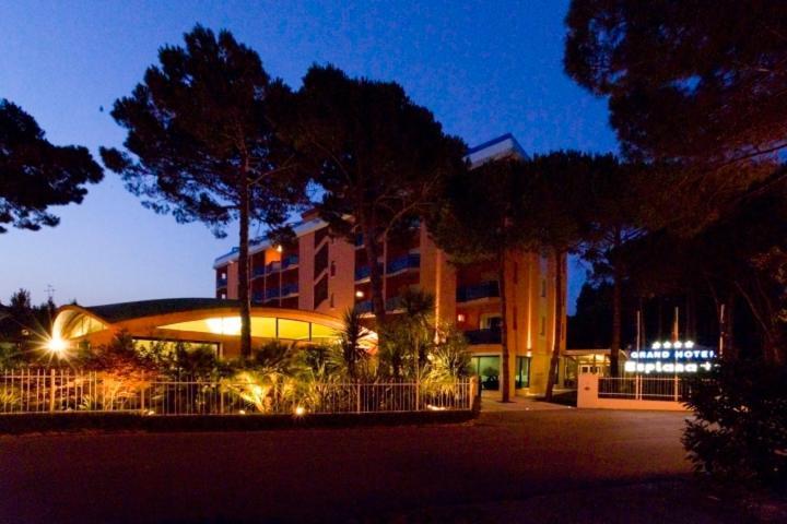 Grand Hotel Esplanada Bibione Exteriör bild