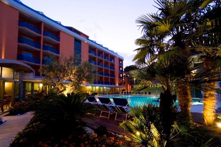 Grand Hotel Esplanada Bibione Exteriör bild
